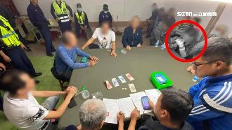 警攻堅天九牌賭場　見賭客包紗布照賭