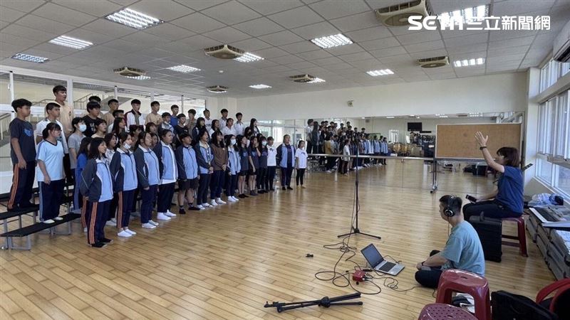 唱國歌不再破音！這校推出熱血版嗨翻