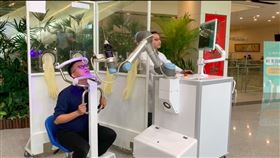 中醫大新竹附醫,自動鼻咽採檢機器人,醫護人員,檢體,採檢