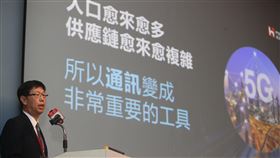 2020創新論壇  劉揚偉專題演講2020創新論壇25日在台北國際會議中心登場，邀請鴻海董事長劉揚偉以「5G帶來電子業新氣象」為題，發表演講。中央社記者張新偉攝  109年11月25日