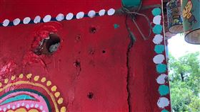 台中彩虹眷村牆面出現裂縫台中市彩虹眷村的柱子、牆面出現傾斜、裂縫，民進黨籍市議員張耀中憂心恐有崩塌危機。（張耀中提供）中央社記者趙麗妍傳真　109年11月25日