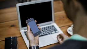 老闆下班後用line交待還是算加班 加班 工作(翻攝自Pixabay)