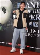 范少勳觀看歌劇魅影。（記者邱榮吉/攝影）