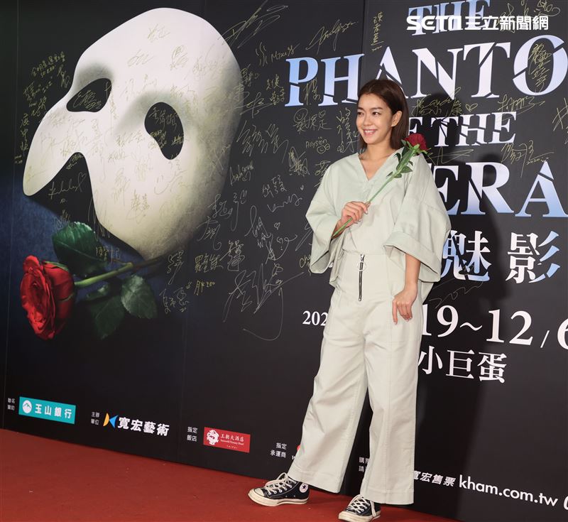 大霈觀看歌劇魅影。（記者邱榮吉/攝影）