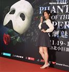 Janet觀看歌劇魅影。（記者邱榮吉/攝影）