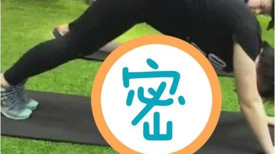 小貓闖健身房　女學員一看位置臉紅了