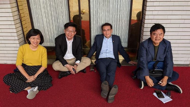 送蘇貞昌入虎口　綠委竟排隊40小時
