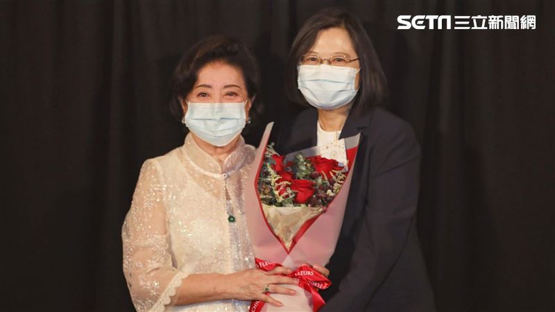 小英同框國民阿嬤：一起支持台灣電影