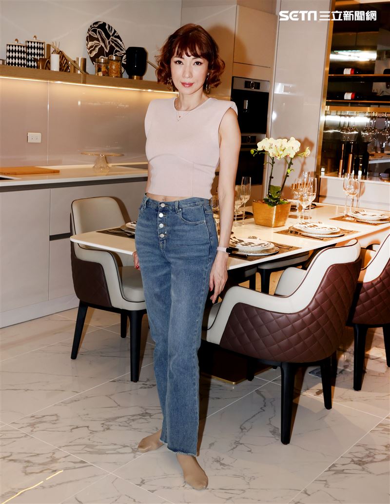 美魔女溫翠蘋轉行設計房產專訪。（記者邱榮吉/攝影）