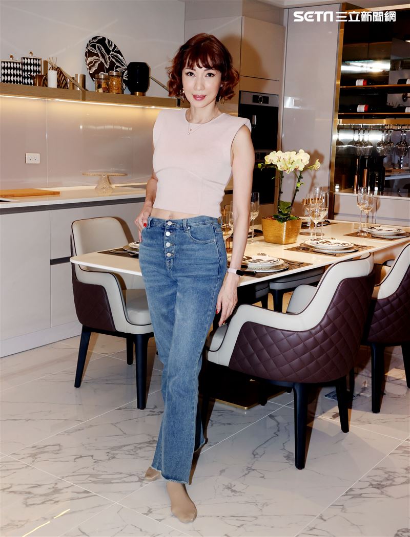美魔女溫翠蘋轉行設計房產專訪。（記者邱榮吉/攝影）