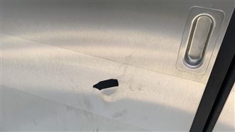 立委爆台鐵車門破洞　台鐵：只是膠帶