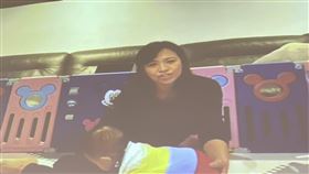 莊小姐今在北榮記者會上，在加拿大透過視訊方式表達感謝。（圖／記者簡浩正攝影）