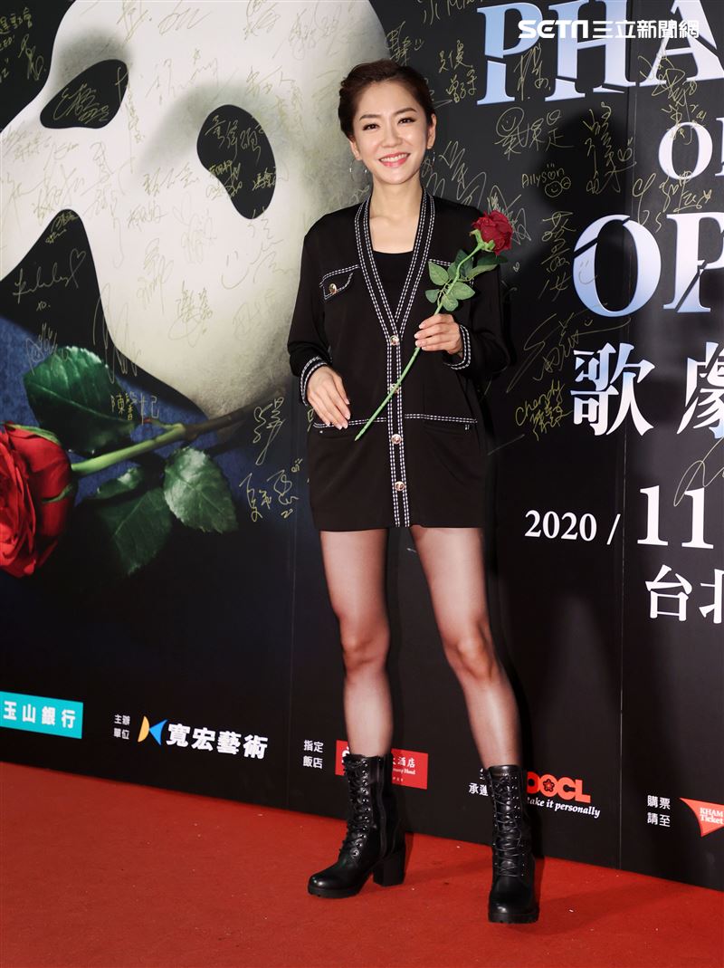 楊千霈觀賞「歌劇魅影」。（記者邱榮吉/攝影）