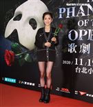 楊千霈觀賞「歌劇魅影」。（記者邱榮吉/攝影）