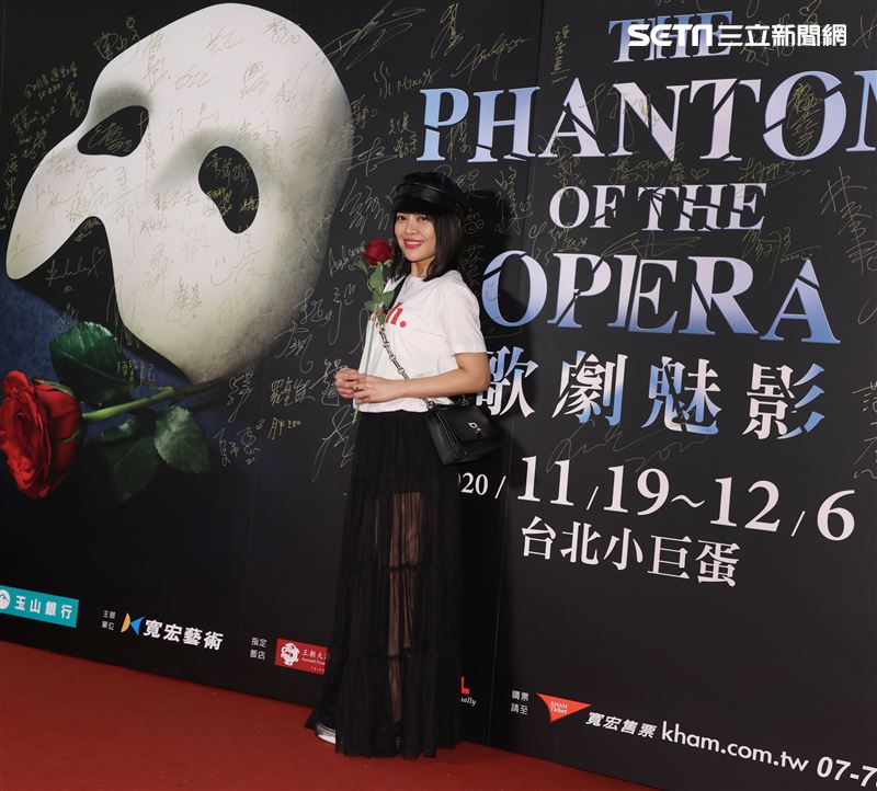 戴愛玲觀賞「歌劇魅影」。（記者邱榮吉/攝影）