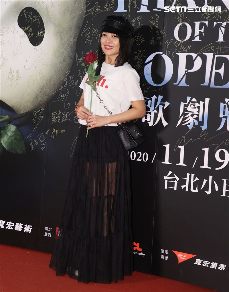 戴愛玲觀賞「歌劇魅影」。（記者邱榮吉/攝影）