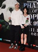 陳昊森、柯泯薰觀賞「歌劇魅影」。（記者邱榮吉/攝影）