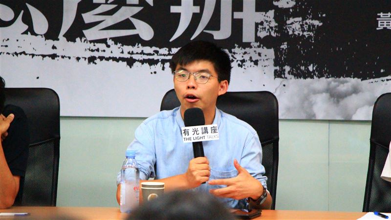 黃之鋒遭收押難眠：不期望獲公平審判