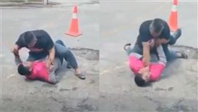 馬來西亞吉隆坡，外送員無法送上樓，遭顧客壓地爆打。（圖／翻攝自Buletin INFO 1 Malaysia/Global 臉書）
 