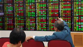 台股收漲278.5點續創新高台北股市16日開高勁揚，終場大漲278.5點，收在最高13551.83點，續創收盤歷史新高，成交值新台幣2346.91億元。中央社記者徐肇昌攝  109年11月16日