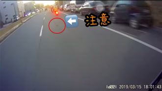 暖男騎車狂追還皮夾　說這7字網笑翻