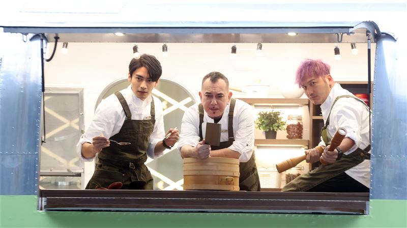 黃秋生、KID林柏昇、宋柏緯 「開著餐車交朋友」開鏡。（記者邱榮吉/攝影）