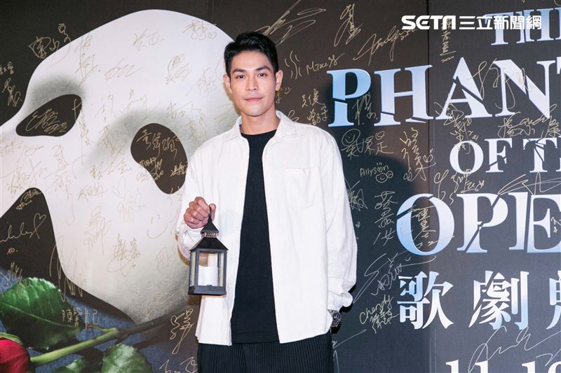 王月、鳳小岳、程予希、林思宇、項婕如、李迪恩、黃豪平觀賞「歌劇魅影」。（圖／記者楊澍攝影）