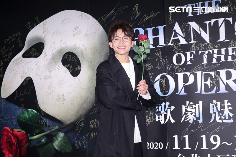 王月、鳳小岳、程予希、林思宇、項婕如、李迪恩、黃豪平觀賞「歌劇魅影」。（圖／記者楊澍攝影）