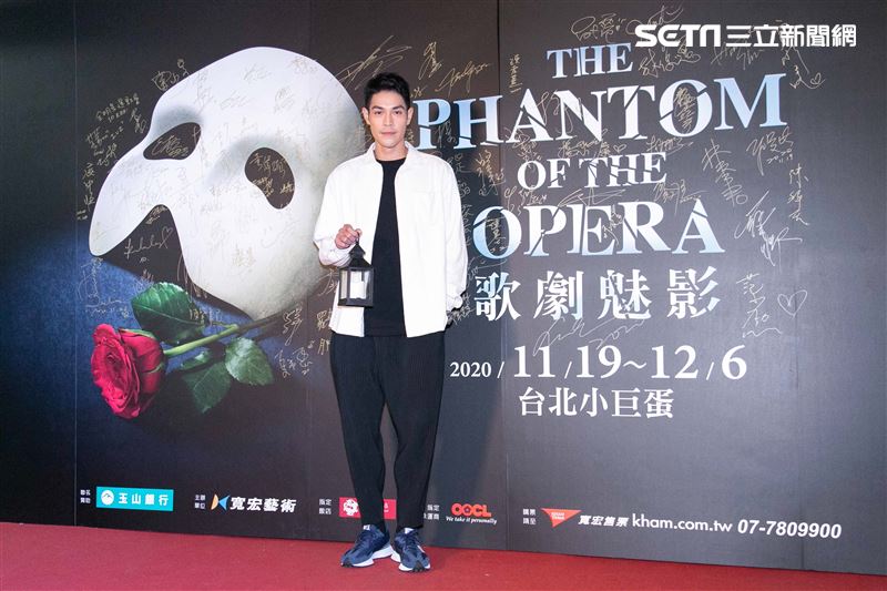 王月、鳳小岳、程予希、林思宇、項婕如、李迪恩、黃豪平觀賞「歌劇魅影」。（圖／記者楊澍攝影）