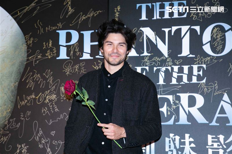 王月、鳳小岳、程予希、林思宇、項婕如、李迪恩、黃豪平觀賞「歌劇魅影」。（圖／記者楊澍攝影）