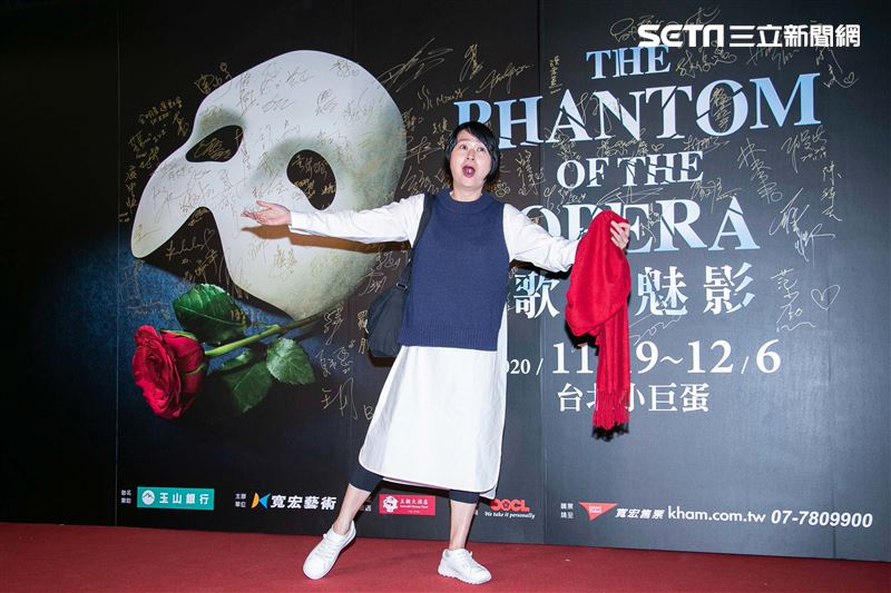 王月、鳳小岳、程予希、林思宇、項婕如、李迪恩、黃豪平觀賞「歌劇魅影」。（圖／記者楊澍攝影）