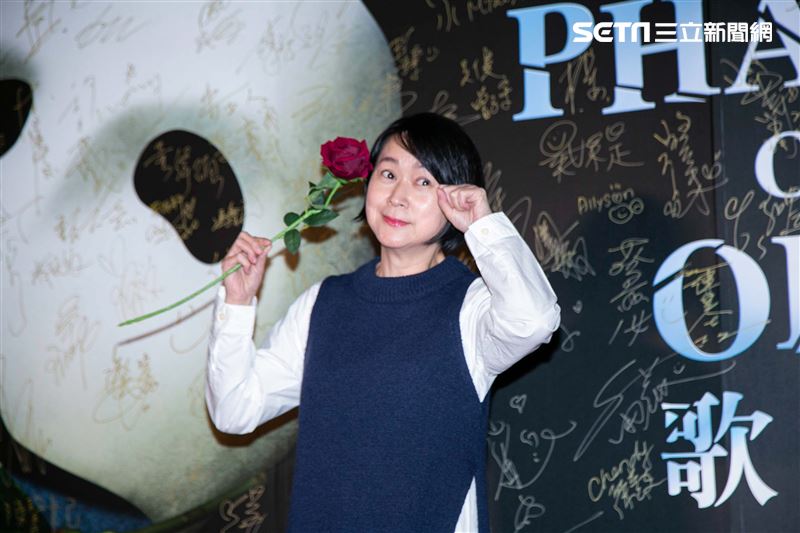 王月、鳳小岳、程予希、林思宇、項婕如、李迪恩、黃豪平觀賞「歌劇魅影」。（圖／記者楊澍攝影）