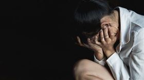 呂女被繼父性侵後懷恨，「陪睡」殺手求殺父。（示意圖／翻攝自pixabay）