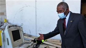 聖文森感謝台灣僑胞捐醫療設備聖文森駐洛杉磯名譽總領事吉爾（Cadrin Gill）27日感謝台灣僑胞創立的幫幫忙基金會，捐贈二手醫療器材。中央社記者林宏翰洛杉磯攝　109年11月28日