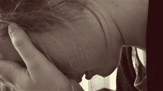 少女遭籃球砸中頭　患上「癔症」失禁幻聽