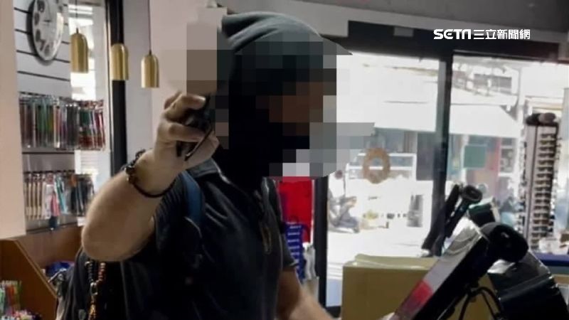 美籍男蒙面亂罵比手勢　雲林鄉民驚恐