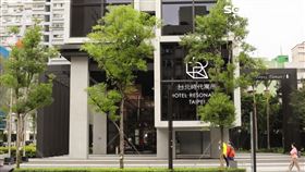 開箱／全台首入駐飯店　華麗金黃銅管風星巴克時代寓所門市