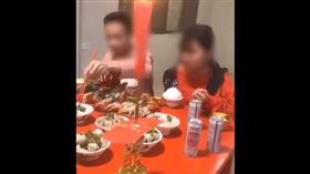 18歲男迎娶「14歲國中妹」！婚禮曝光家長喊：自由戀愛（圖／翻攝自頭條新聞微博）