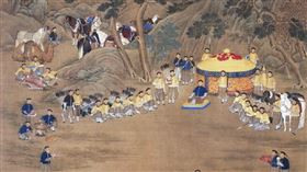 木蘭秋狝，“木蘭”為滿語Muran音譯，意為“哨鹿”，“狝（xiǎn）”即秋天狩獵；是康熙帝設立木蘭圍場後，於秋日至圍場狩獵、慶典等活動的統稱。這也是彰顯軍隊和皇帝本人武力的好機會。乾隆帝就曾命郎世寧等人以其圍獵時刺虎、殪熊等事蹟繪製了一系列圖像，以為紀念。（圖／翻攝自北京故宮博物院官方微博）