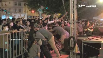 美術館變菜市場？搶看演唱會險暴動