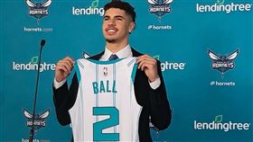 NBA／球三弟獲贈940萬勞斯萊斯
NBA,夏洛特黃蜂,LaMelo Ball,球三弟,勞斯萊斯
美聯社／達志影像