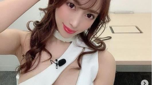 最強乳鍊裝！她穿這套飽滿乳型被看光