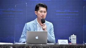 行政院會、丁怡銘（圖／行政院提供）