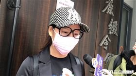 蔡秋鳳（右）弔唁呂曉棟。（圖／記者林芷卉攝影）