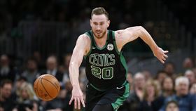 塞爾提克以先簽後換將Gordon Hayward送到黃蜂。（圖／美聯社／達志影像）