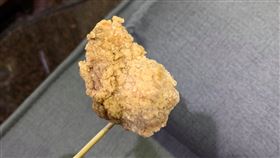 他買炸花枝丸一咬多重口感　翻面驚呆（圖／翻攝自爆廢1公社臉書）