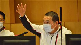 侯友宜指65歲退休沒道理　盼延緩退休年齡新北市長侯友宜（圖）18日在市政會議聽取就業服務處專題報告後表示，2名美國總統候選人70多歲都還在拚選舉，65歲退休實在沒什麼道理。希望各企業照顧勞工延緩退休年齡，讓中高齡者投入就業市場。中央社記者黃旭昇新北攝　109年11月18日