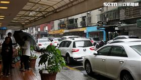 停黃線，接送「7歲↓兒童」臨停黃線不限3分鐘，讀者提供