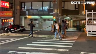 獨／貨車竹子掉！竟出現全台最美風景