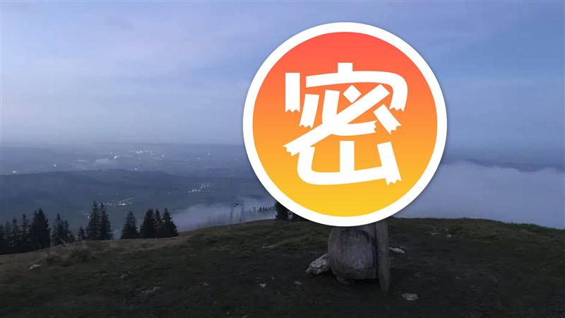 山頂「巨雕」被連夜偷走　居民震怒了